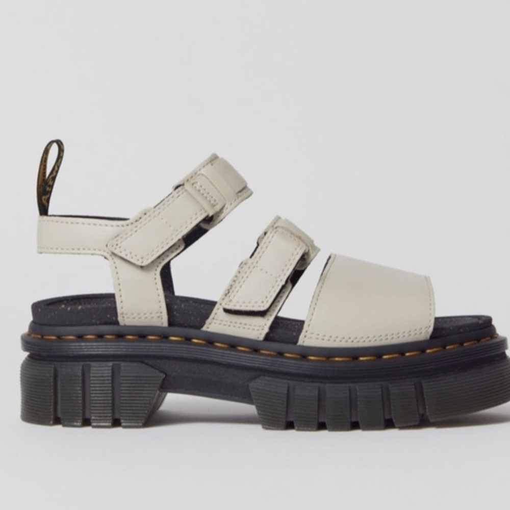 Dr. Marten Ricki's 3 Strap Platform Cream Lug-Sole Women's Sandals Size 10 NWT